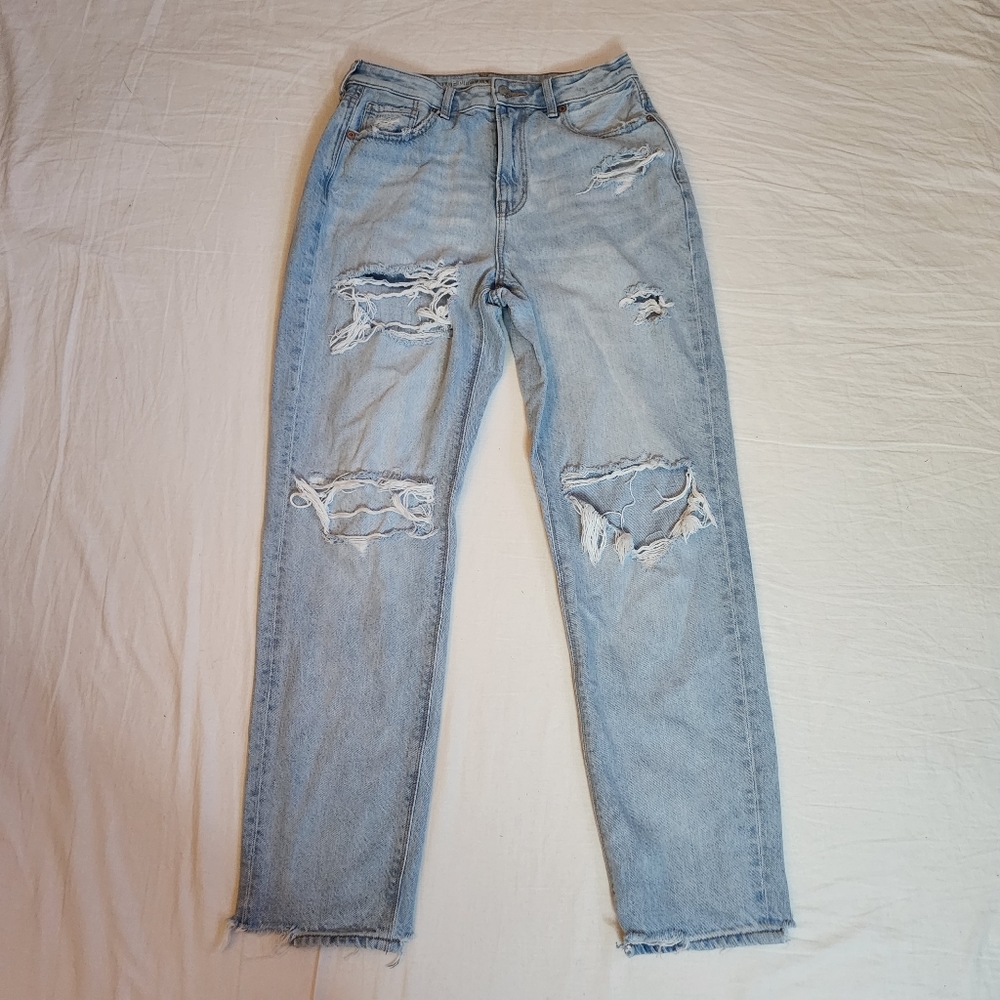 American Eagle Mom Jean jeans distressed ripped light blue wash size 4